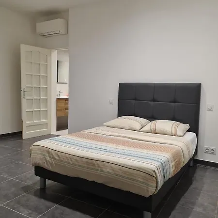 Le Cedre Bleu Apartment *